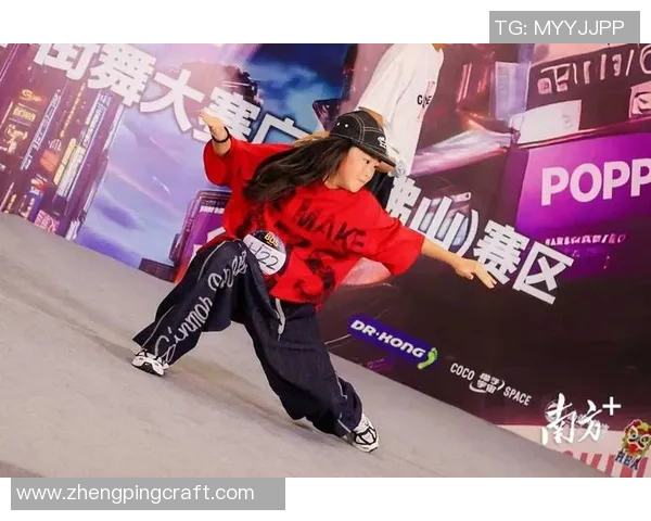 全国街舞大赛点评重庆滑板队展现出色团队协作与默契配合