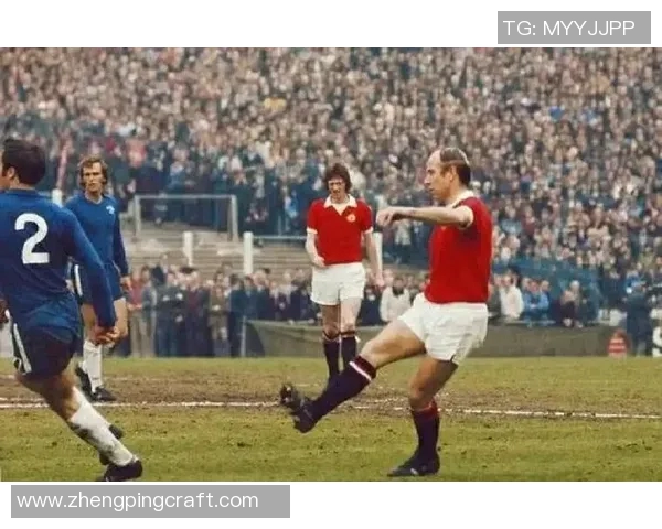 照片中的足球明星展现激情与荣耀的瞬间与背后的故事